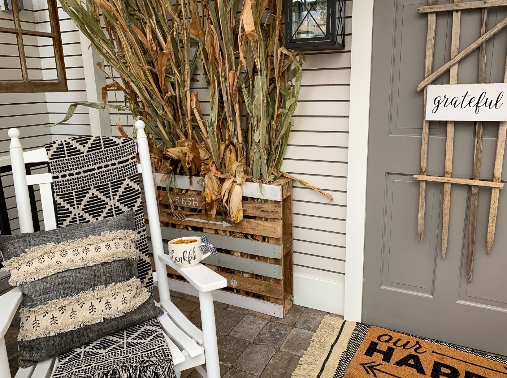 Non-traditional Fall-themed Porch Decorations To Make With Your Family