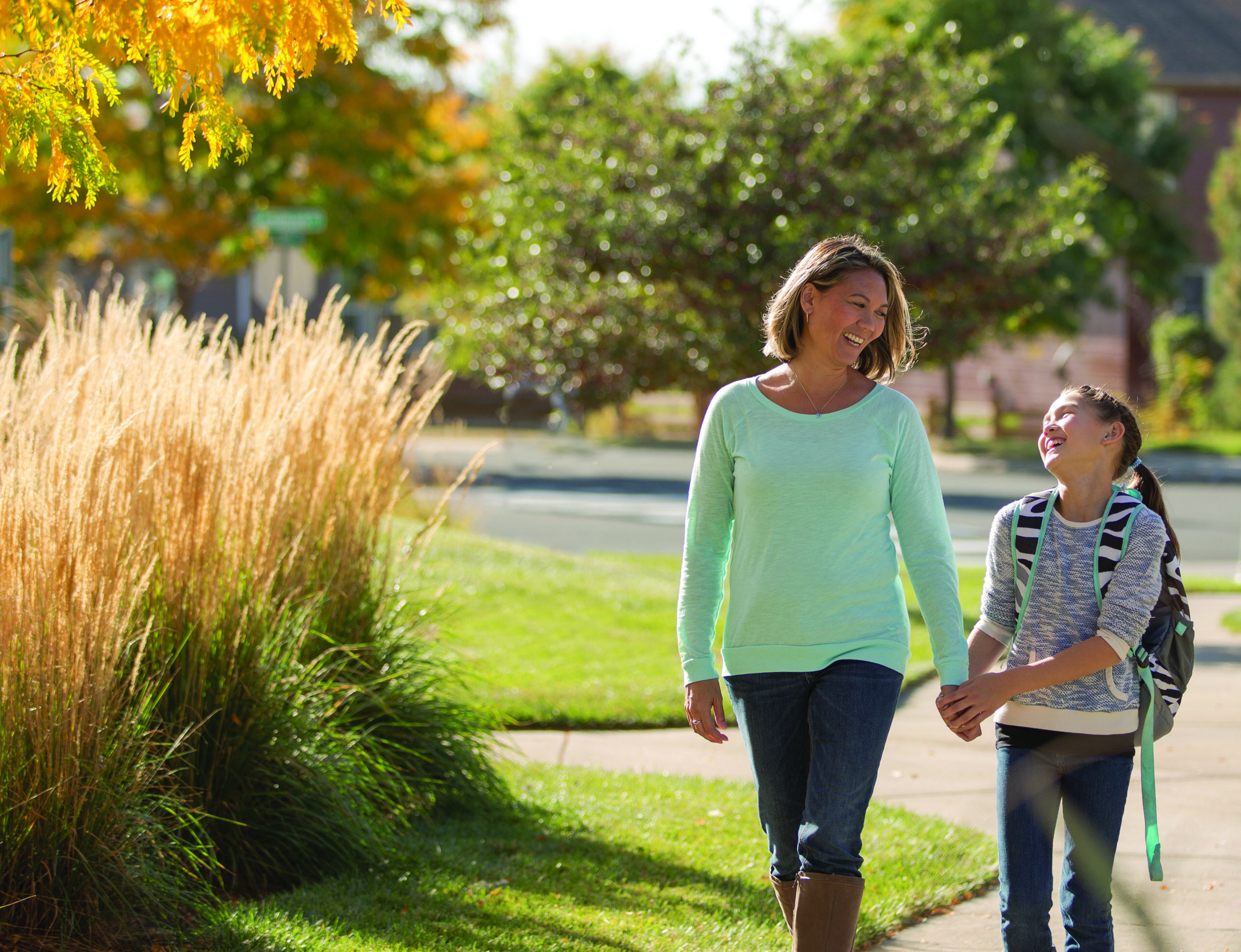 Reunion fall mom daughter walking 4X7A1047